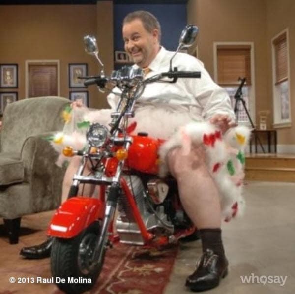 En una ocasión presentó el programa vestido con un pantaloncillo corto de peluche.