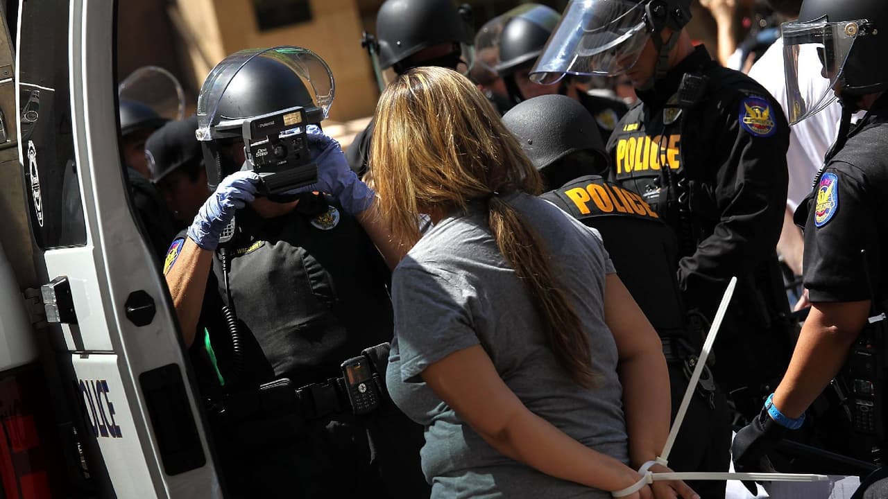 El administrador de la ciudad revela los resultados de dos investigaciones contra la policía de Phoenix 