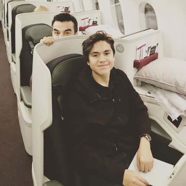 Él ya es todo un jovencito y acompaña a su padre en sus viajes cada vez que puede.