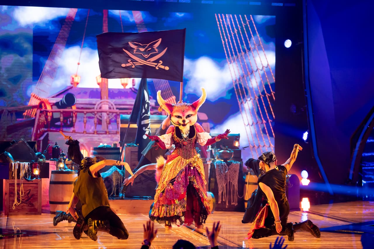 Gitana fue la segunda en aparecer en el escenario para esta segunda ronda de enfrentamientos y lo hizo cantando ‘Bad Romance’, de Lady Gaga.