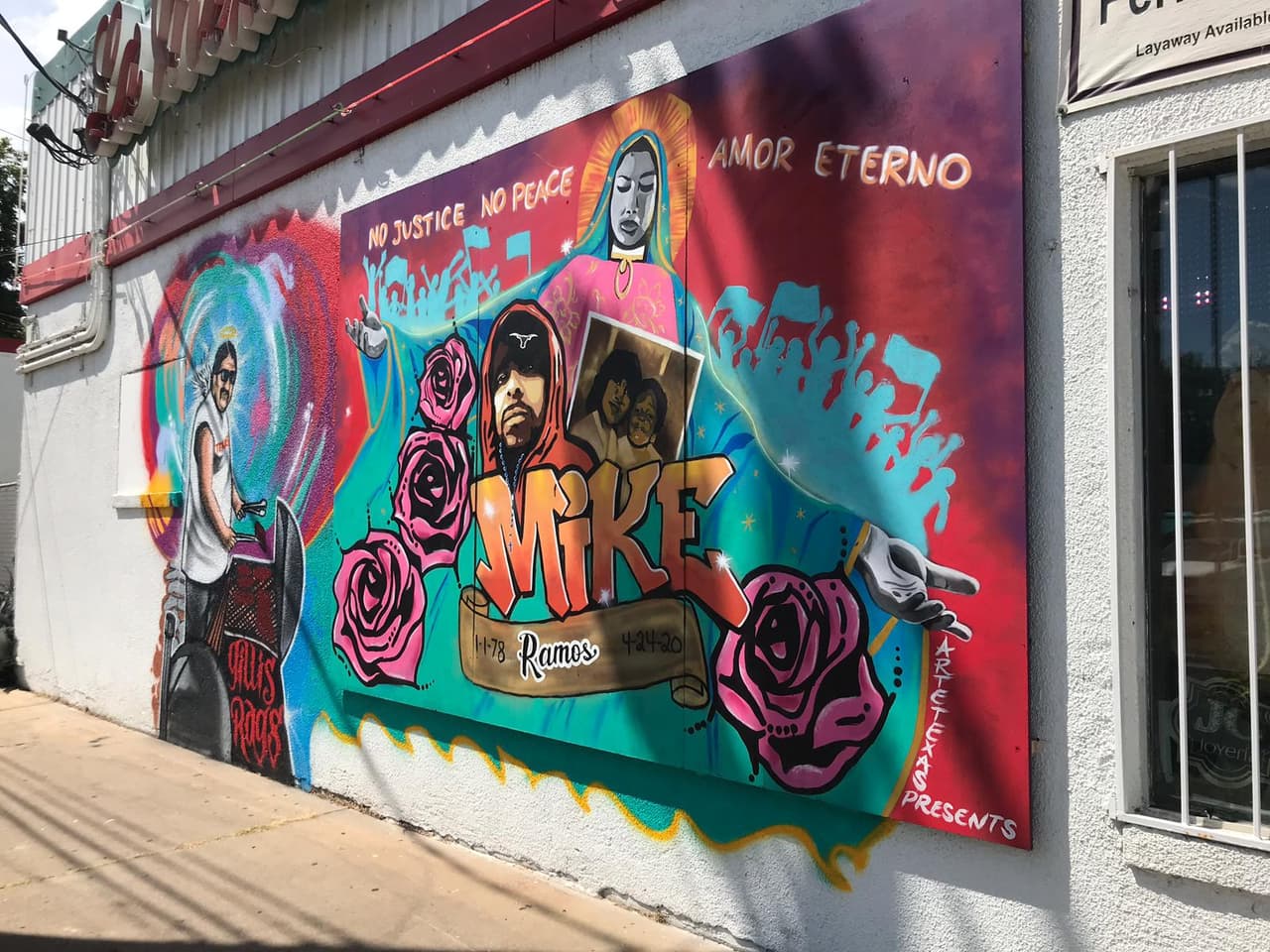 El esperado video muestra las 
<a href="https://www.univision.com/local/austin-kakw/alcalde-de-austin-reacciona-a-video-de-policias-disparando-contra-hispano-en-complejo-de-apartamentos">perspectivas policiales del tiroteo mortal que mató a Ramos el pasado abril</a>. Se suponía que el video se lanzaría 60 días después del incidente mortal según la política de la Policía, que habría sido el 23 de junio. Sin embargo, se retrasó en junio porque la Oficina de Supervisión de la Policía no participó en la producción inicial.