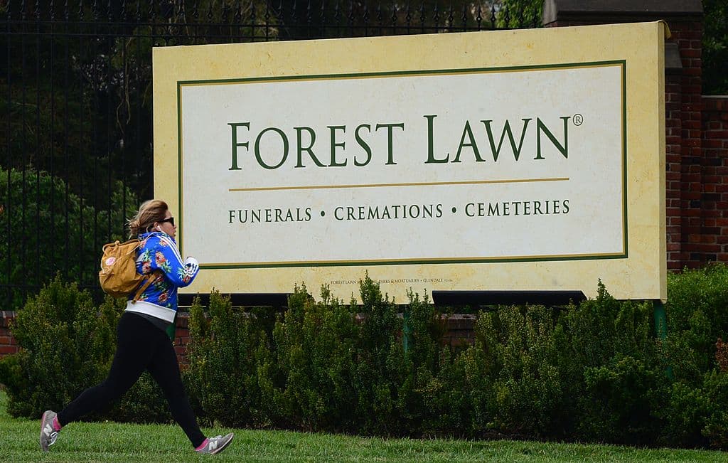 Además, se reveló que la actriz de 33 años 
<b>fue enterrada el pasado 24 de julio en el cementerio Forest Lawn Memorial Park</b>, ubicado en Hollywood Hills, después de dos semanas de que su cuerpo fue recuperado.
<br>