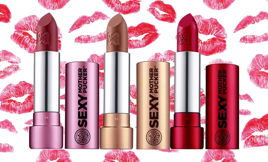 10. SEXY MOTHER PUCKER, Soap & Glory, 
<a href="http://www.ulta.com/sexy-mother-pucker-lipstick?productId=xlsImpprod14251003">Ulta</a>, $12 dólares | Las mamás que siempre quieren verse atractivas pueden elegir entre los 12 tonos disponibles. Las tres gamas roja, rosa o neutra ofrecen acabados mates o satinados.
<br>