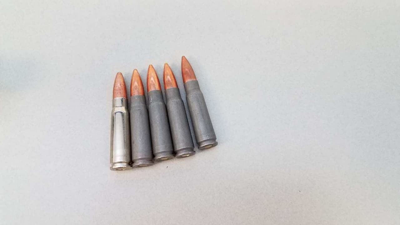 Estas son las balas que la policía de Chicago incautó. Las personas que poseían estas municiones. La policía dijo que “tenían malas intenciones de llevar a cabo actos violentos aquí en Chicago”.