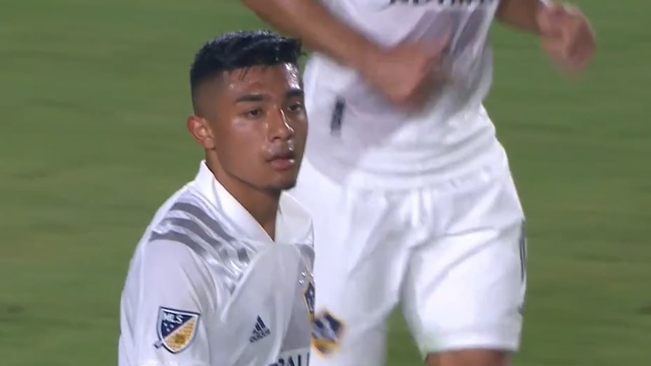 Gran disparo de Julián Araujo y LA Galaxy ya descontó