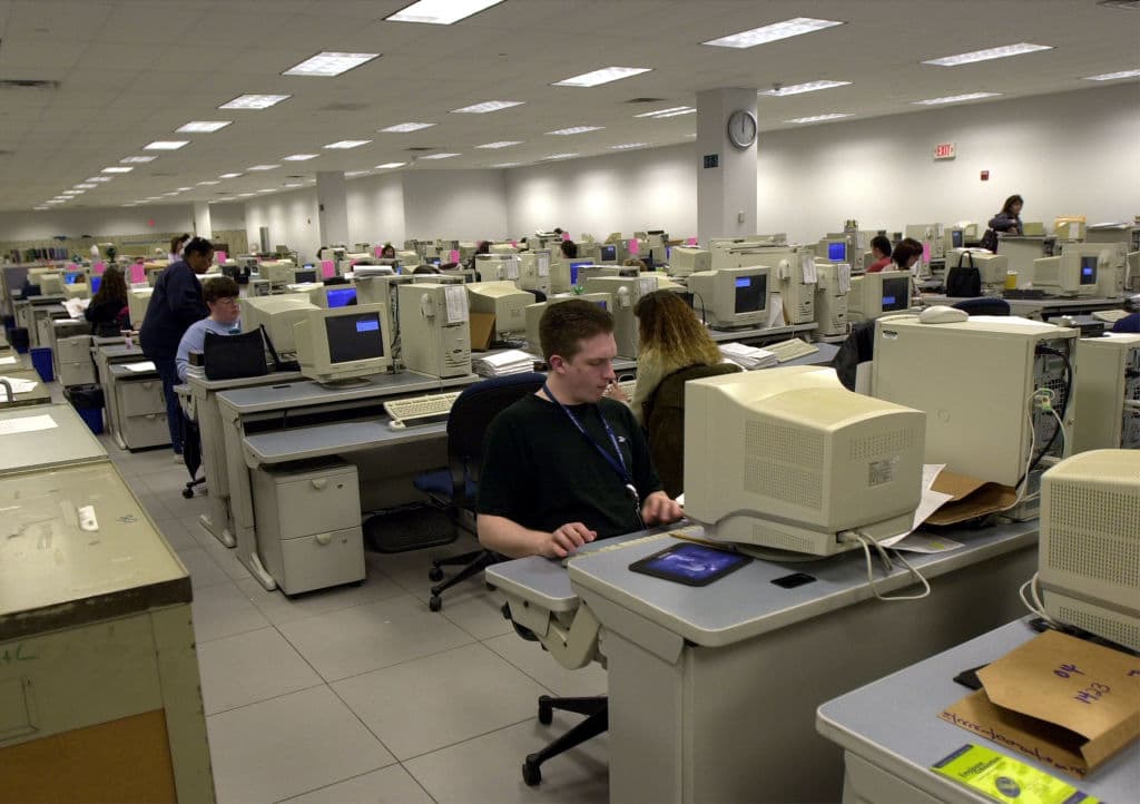 EL IRS se podría comunicar con los solicitantes por correo si es que necesita más información para tramitar la declaración.