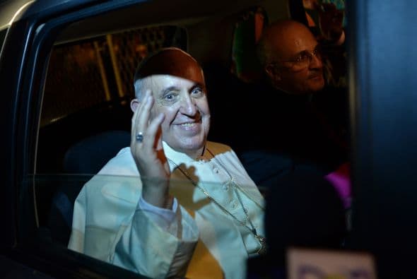 2013- 29 de julio Sobre Benedicto XVI dijo: "Para mí, es como tener al abuelo en casa, es mi papá".