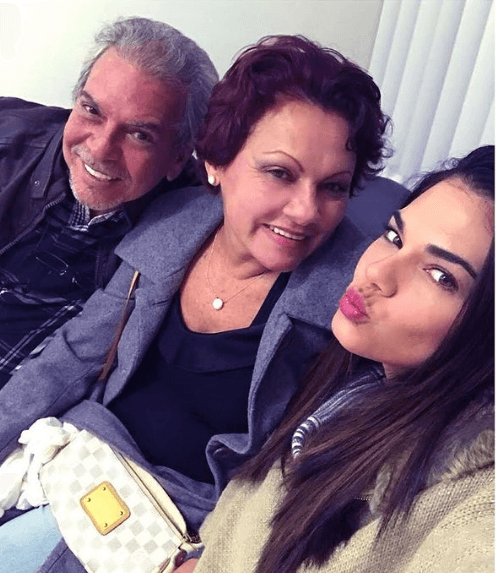 La actriz de 35 años heredó el gusto por la actuación de su padre, el también intérprete Rolando Brito, quien inició su carrera desde 1984, luego de debutar en el filme ‘Primero de enero’.