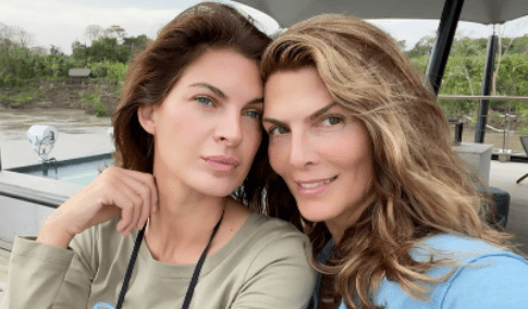 En enero de 2020, el mismo mes que dieron a conocer que estaban comprometidas, las modelos se casaron, pero Montserrat Oliver lo hizo público hasta seis meses después en su perfil de Instagram: "El amor es nuestro, la felicidad es compartida. El amor crece y se transforma, esa transformación se llama compromiso, apoyarnos, acompañarnos y seguir luchando juntas. Hoy hace 6 meses nos casamos y te elegiría una y otra vez".