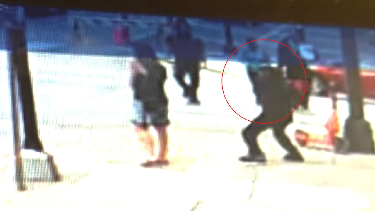 Una mujer es atacada por un extraño mientras caminaba por el centro de Dallas