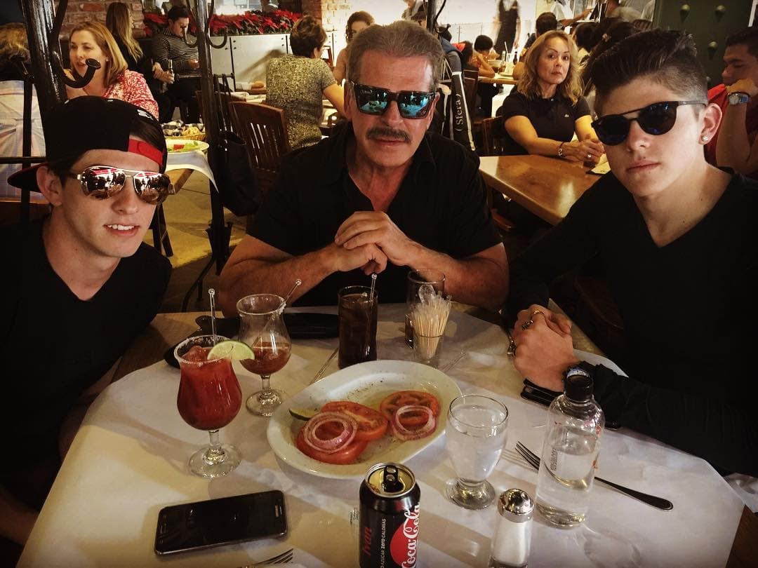 Sherlock y Nitro son los hijos más jóvenes del actor y por lo que podemos ver son igual de apuestos que su padre, heredando su personalidad y esa sonrisa que ha cautivado a más de una.