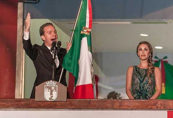 Su hermoso y exclusivo vestido fue diseñado por Benito Santos, quien también hizo su traje de novia.