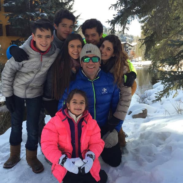 Pero al unir sus vidas lograron formar una familia feliz, en donde todos se llevan muy bien.