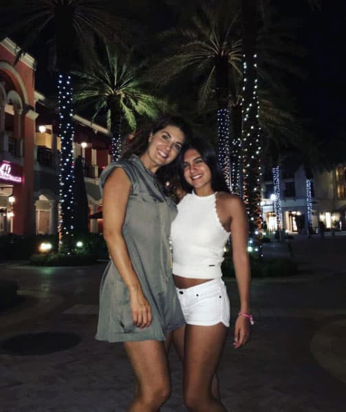 Ya es toda una señorita y muy guapa, igual que su talentosa madre.