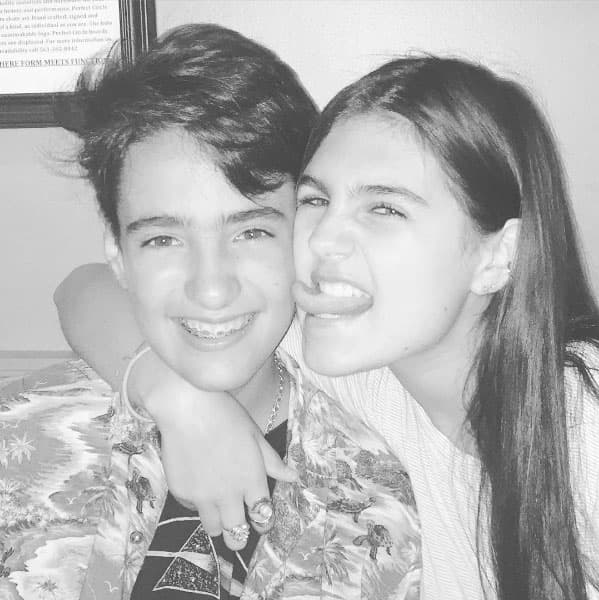 Sebastián y Romina son producto del amor que hubo entre 
<b><a href="http://www.univision.com/temas/mayrin-villanueva">Mayrín Villanueva</a></b> y
<b> <a href="http://www.univision.com/temas/jorge-poza">Jorge Poza</a></b>.