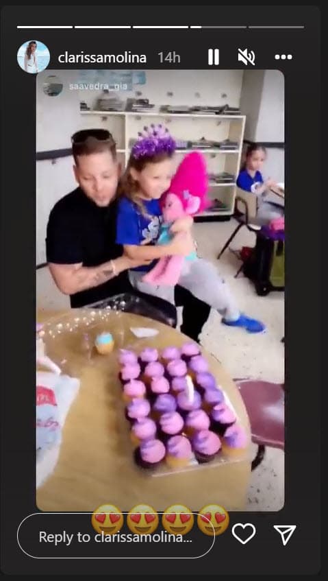 "¡Tu relación con ellas de padre e hijas sería el sueño de cada niña en este mundo! ¡Feliz Día del Padre, mi amor! ¡Las adoro chicas, son lo máximo!", expresó la dominicana.
<br>