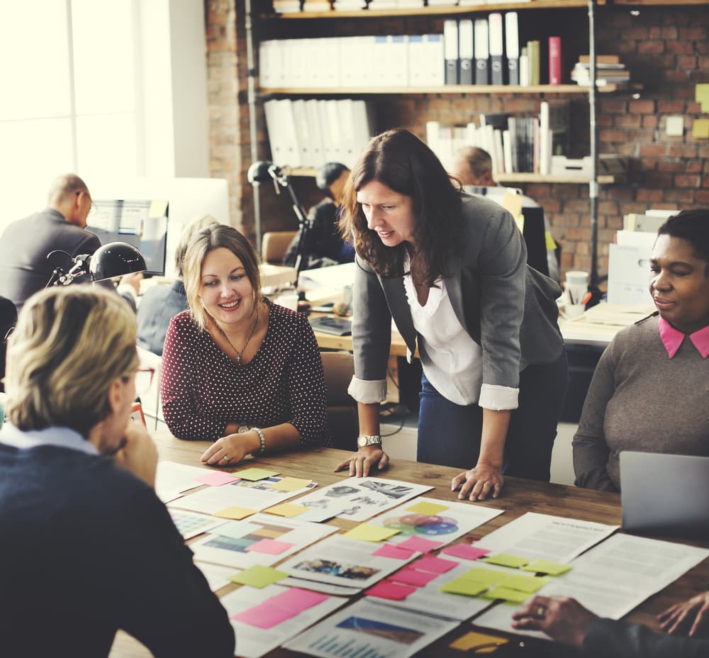 <b>Géminis en el mes de Libra</b>
<br>
<b>Sabrás cómo llegar al corazón de esa persona</b>
<br>Mercurio, tu regente, estará directo todo este mes de Libra que es del elemento aire, como el tuyo. Transitará por los signos de Virgo y de Libra y te sentirás inspirado para echar adelante un plan que tenías en mente, pero que no habías puesto a funcionar. En el amor se acentúa tu autoestima, tu confianza en ti mismo, y comprendes mejor a tu pareja, o a esa persona que te interesa y no sabías cómo llegar a su corazón.