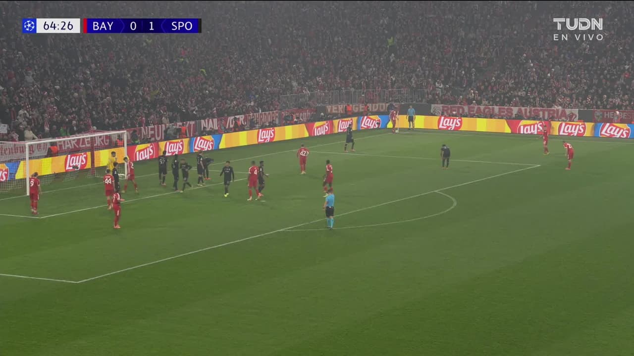 ¡GOL!  anota para FC Bayern München. Serge Gnabry
