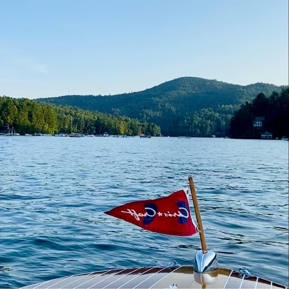 <b>Lake Rabun (Lakemont) </b>
<br>
<b>Sitio web</b>: 
<a href="https://lakerabun.org/">https://lakerabun.org/</a> 
<br>
<b><a href="https://goo.gl/maps/1jbhxy3bK87usxJR7">Cómo llegar</a> </b>
<br>
<br>Ubicado en las montañas Blue Ridge con la pequeña y artística ciudad de Lakemont cerca del extremo sur, el lago Rabun ofrece 25 millas de costa apartada para disfrutar en un destino conocido como "La tierra del encanto". Las aguas prístinas y el paisaje circundante brindan una belleza atemporal y todo tipo de actividades, incluida la posibilidad de atrapar peces del tamaño de un trofeo, nadar y navegar. En tierra, disfruta de caminatas por senderos panorámicos que serpentean a través de exuberante vegetación de montaña, algunos de los cuales conducen a cascadas.}
