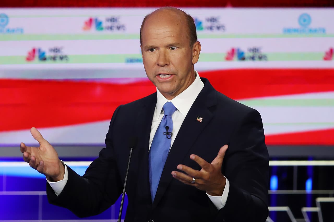 El excongresista 
<a href="https://www.univision.com/temas/john-delaney">John Delaney</a> dijo que el Partido Demócrata no debería centrarse tanto en Trump y la 
<a href="https://www.univision.com/noticias/politica/gobernador-de-florida-reconoce-que-hackers-rusos-violaron-los-sistemas-de-2-condados-durante-las-elecciones-de-2016">posible injerencia rusa en las elecciones de 2016</a>, sino en los problemas diarios de la población, como 
<b>el empleo o calidad de vida</b>.