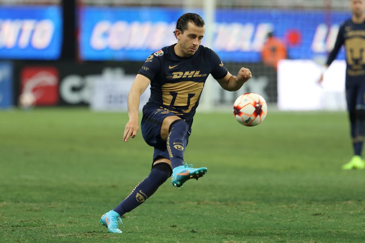 El lateral Alan Mozo salió de Pumas para fichar con Chivas.