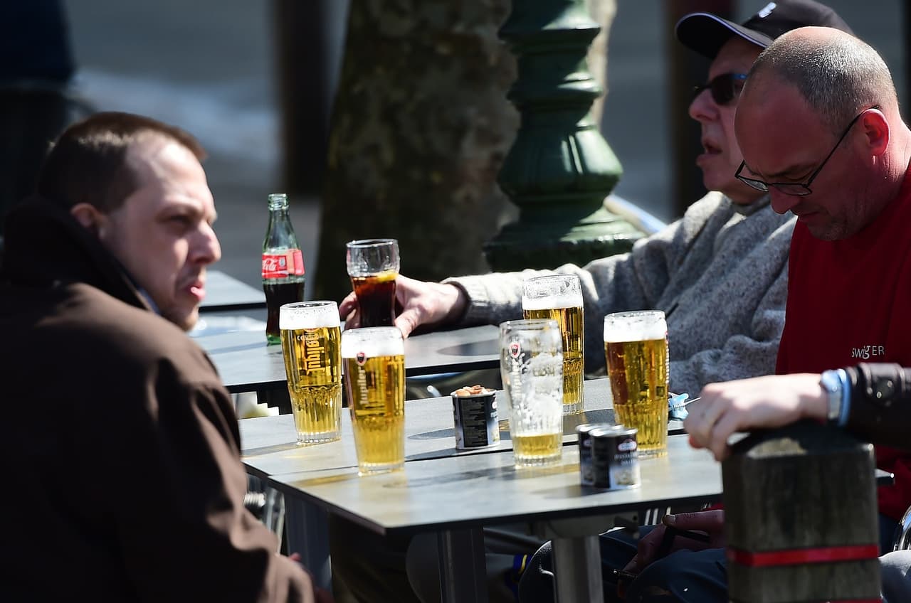 ¿Una copa de vino o una cerveza de vez en cuando ayudan a vivir más? Esto dicen los científicos