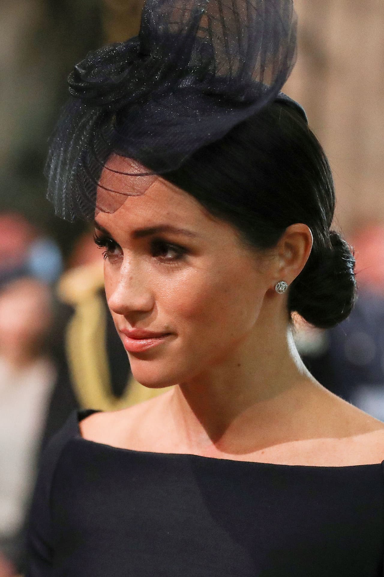 De acuerdo con la agencia británica de noticias PA Media, la duquesa 
<b><a href="https://www.dailymail.co.uk/news/article-9481991/Meghan-leaves-handwritten-card-wreath-Prince-Philip.html" target="_blank">escribió a mano la nota</a></b> que iba en la corona de flores que ella y el príncipe Harry enviaron para la ceremonia. Antes de ser actriz, ella fue caligrafista.
<br>