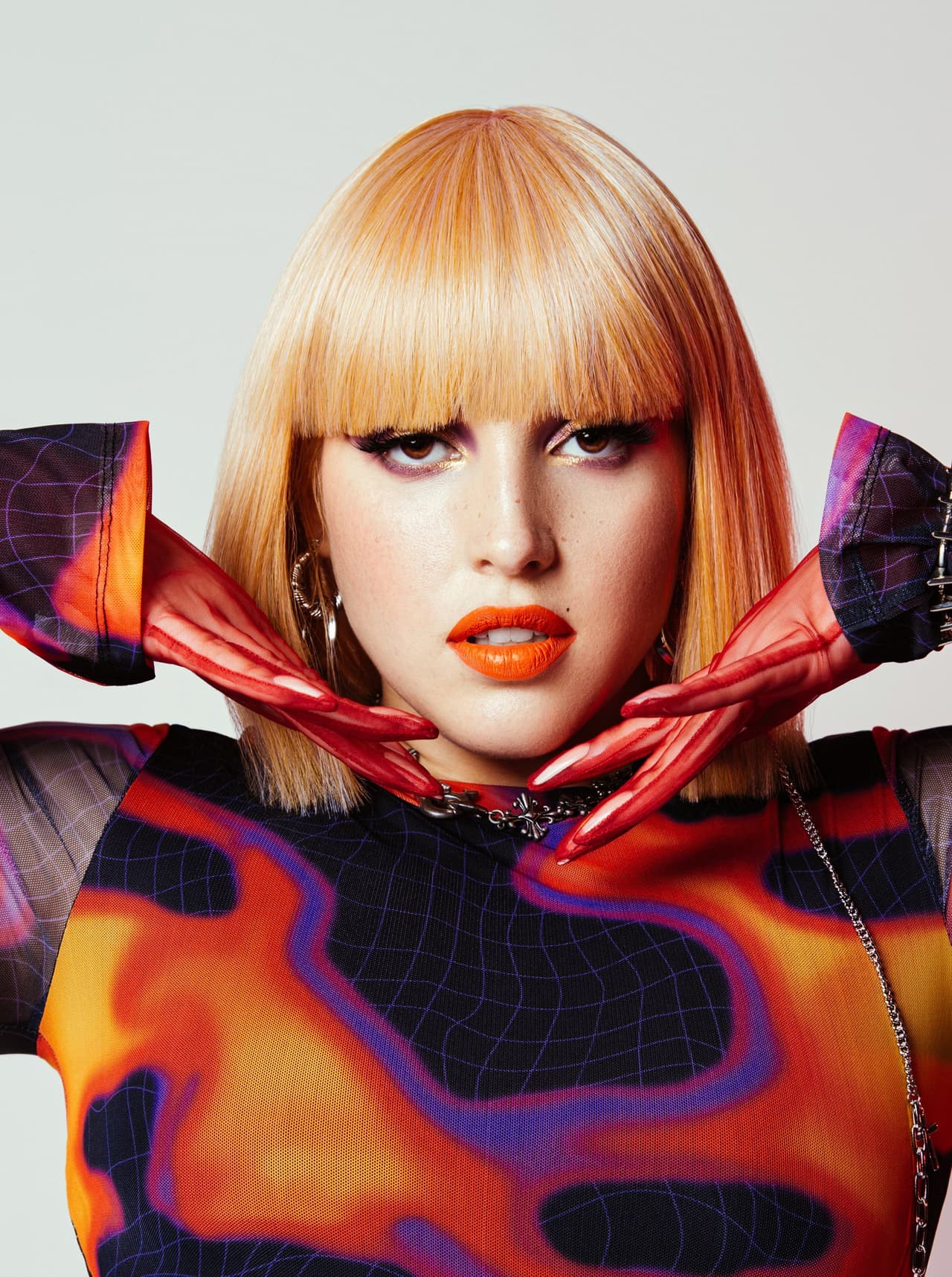 Es en esta misma categoría a La Nueva Generación Femenina donde 
<b>Elena Rose</b> compite con Daniela Darcourt, Chesca, Kali Uchis y María Becerra entre otras nuevas artistas en Premios Juventud.