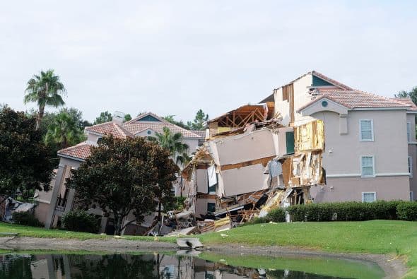 En el lugar había alojadas 20 personas en el momento del incidente, según las televisiones locales.