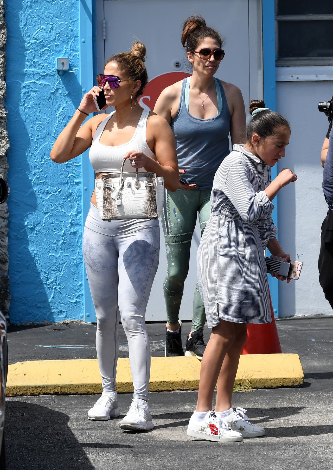 "[...] Y su elección de este bolso feo, cruelmente producido, es una vergüenza si consideras que podría tener cualquier bolsa que quisiera", agregó.