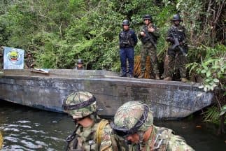 Hallan "narcosubmarino" y extraditan a guerrillero a Estados Unidos
