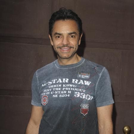 Por otro lado, el actor confesó que su principal talento es saber sustituir su talento con perseverancia y entrega. “Creo que tengo talento para ciertas cosas, pero creo que he llegado más lejos de lo que yo hubiera llegado con el talento que tengo, porque nunca me rindo, porque busco la manera de conseguir lo que quiero, porque lucho de verdad por mis sueños, porque le pienso y le pienso cómo llegar hasta que consigo lo que quiero”, agregó.
<br>