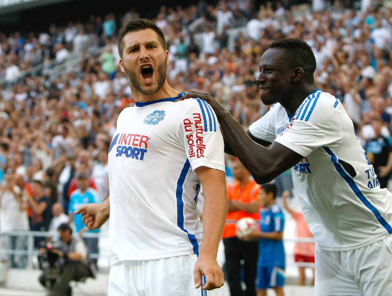 En Francia lo ganó todo: la Ligue 1, la Coupe y la Supercopa con el Olympique Marseille.