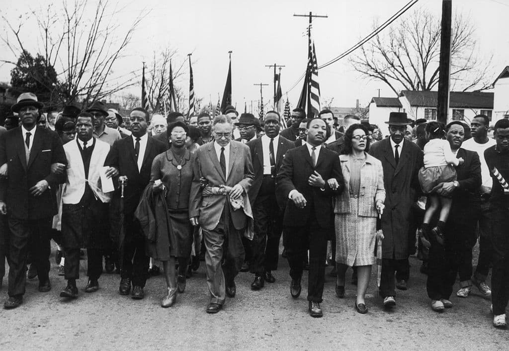 Georgia vio nacer a varios de los líderes del movimiento de los Derechos Civiles. En la imagen, Martin Luther King (1929-1968) con su esposa Coretta Scott King, durante la marcha desde Selma, Alabama, hassta la capital del estado, Montgomery en marzo de 1965. En la imagen aparece también John Lewis, quien se convertiría en congresista años después.