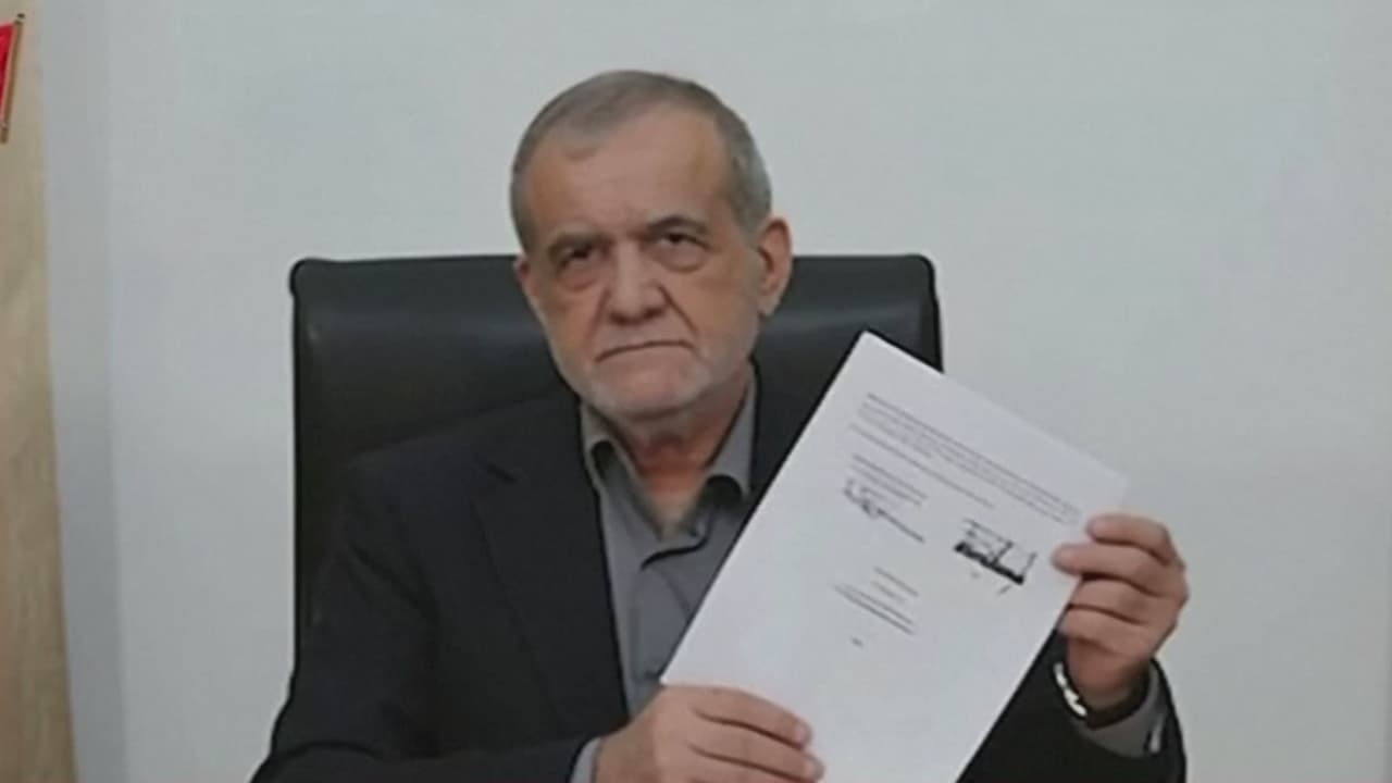 Irán bloquea el Estrecho de Ormuz; Estados Unidos afirma que sigue abierto