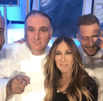 El chef José Andrés, uno de los más exitosos a nivel mundial, junto a la actriz y empresaria Sarah Jessica Parker.