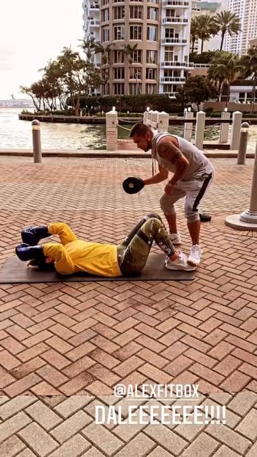 La presentadora de El Gordo y La Flaca aprovechó Instagram para publicar la serie de ejercicios que hace por las mañanas con ayuda del preparador físico AlexFitBox. Anteriormente había comentado en el show que su rutina se denominaba Insanity.