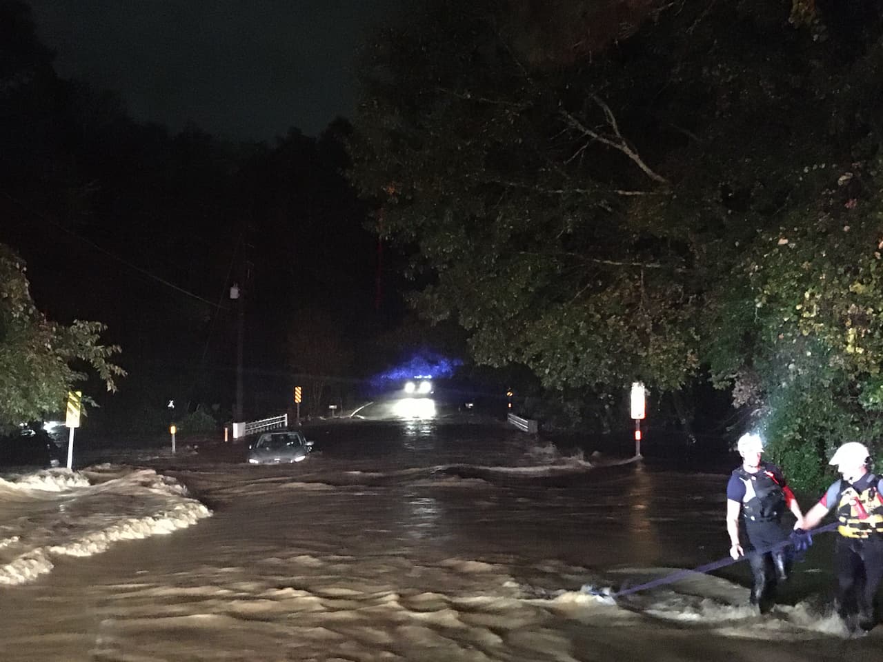 El rescate se registró en la cuadra 500 de Hillcrest Road NW en Lilburn, poco antes de la medianoche.500 block of Hillcrest Road NW in Lilburn