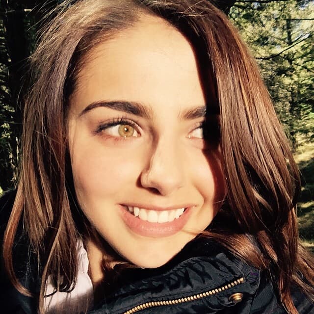 Otra tremenda belleza dentro de la historia fue Michelle Renaud.