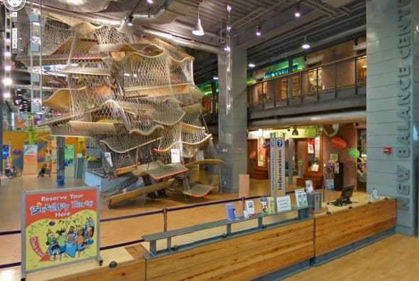 MUSEO DE LOS NI'OS DE BOSTON - Ubicado en Muelle de los niños de la ciudad, este museo de clase mundial ha funcionado por más de 90 años.Una de las ofertas permanentes es la zona de construcción, a partir de infame Big Dig de Boston, el proyecto de infraestructura urbana más grande en la historia de EE.UU.