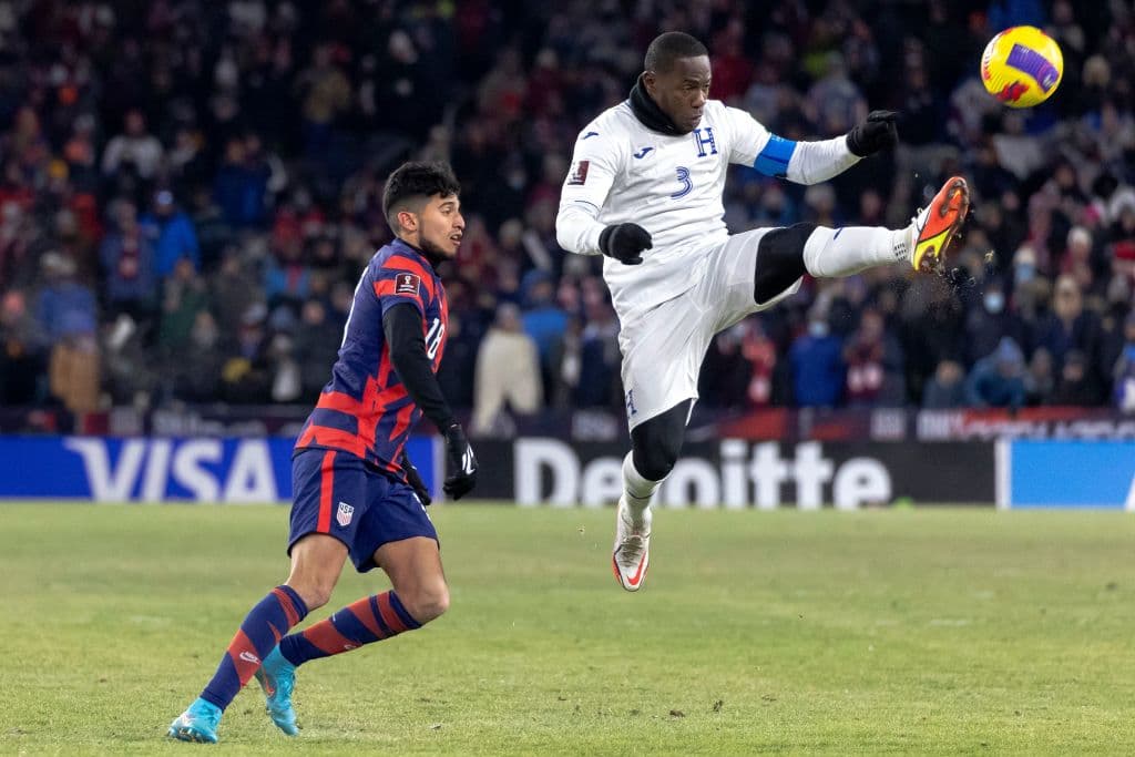 Estados Unidos no pierde el tiempo y golean fácilmente 3-0 a Honduras.