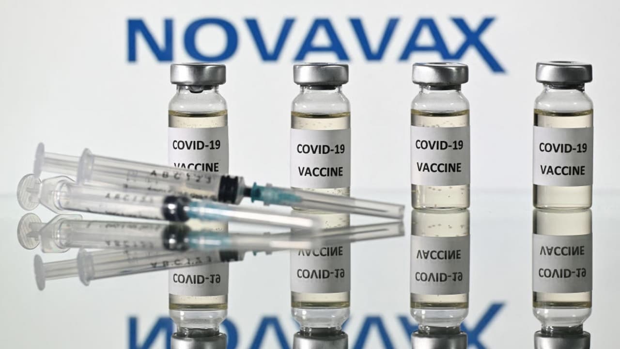 “Esta es más tradicional”: las diferencias entre la vacuna contra el coronavirus de Novavax y las otras