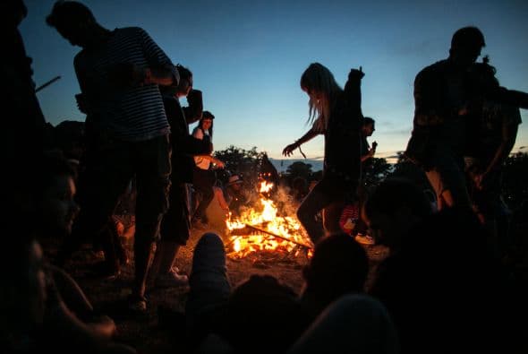 Los fans fueron advertidos de llevar botas de agua e impermeables.