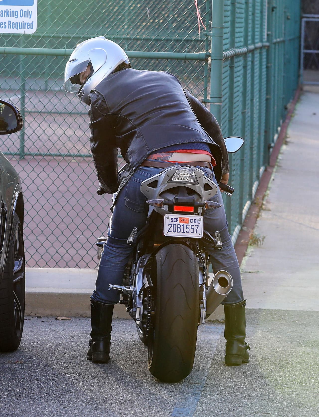 También en febrero de 2016, López, quien se encontraba en una relación con Casper Smart, aseveró que el tatuaje de su ex era “horrible” durante su aparición en ‘Watch What Happens Live’.