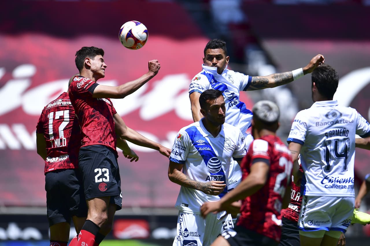 Partidazo entre el Puebla y Toluca, donde se va en empate el partido 4-4. Los goles a cargo de los 'diablos rojos' fueron por parte de Michel Estrada, quien anoto doblete, Alexis Canelo y Diego Rigonato Rodríguez, mientras que para la franja anotaron Santiago Ormeño, Juan Segobia, Daniel Aguilar y Daniel Álvarez López, durante la Jornada 12 de la Liga MX.