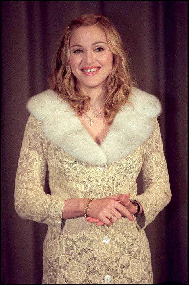 Madonna y A-Rod salieron por un corto tiempo en 2008, luego del divorcio del exbeisbolita con Cynthia Scurtis, la madre de sus hijas.
<br>