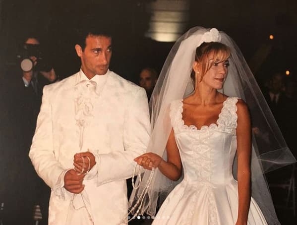 Catherine Fulop celebró sus 20 años de casada con Osvaldo Sabatini el pasado 3 de abril y conmemoró esta fecha tan especial publicando fotos de su boda y enviando un cariñoso mensaje a su esposo.