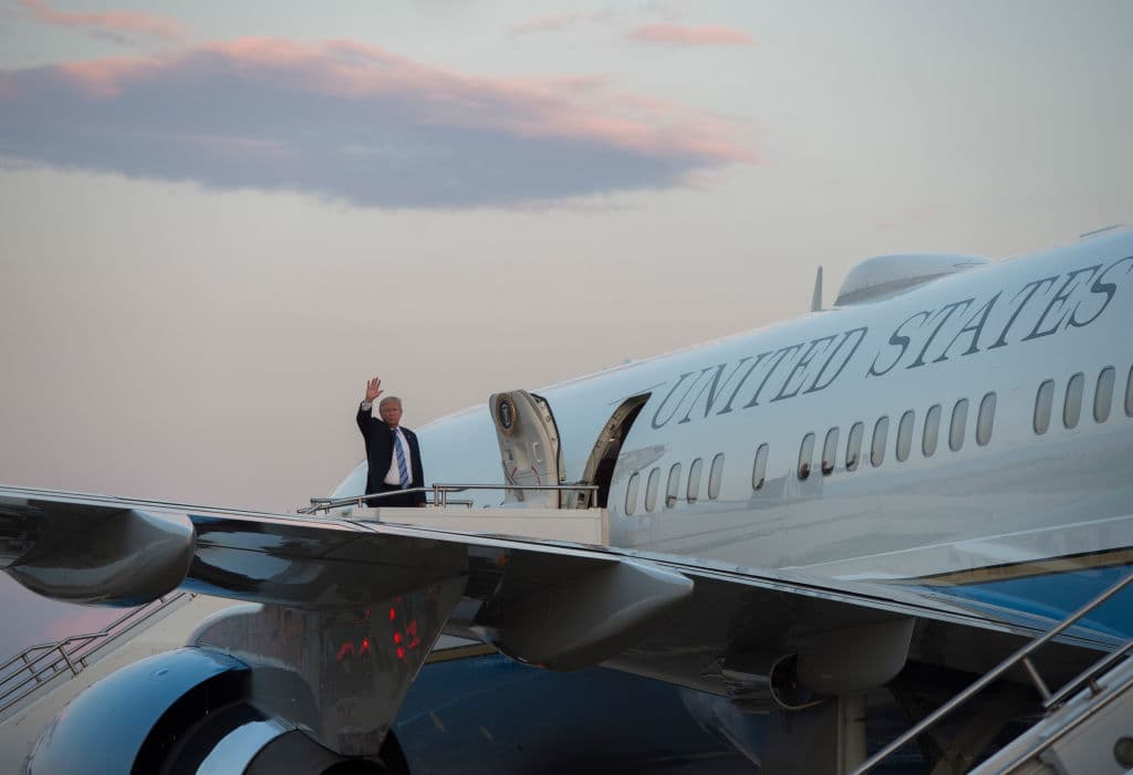 US President Donald Trump boards Air Force One prior to departure from Tri-State Airport in Huntington, West Virginia, August 3, 2017, following a Make America Great Again Rally. / AFP PHOTO / SAUL LOEB (Photo credit should read SAUL LOEB/AFP/Getty Images)