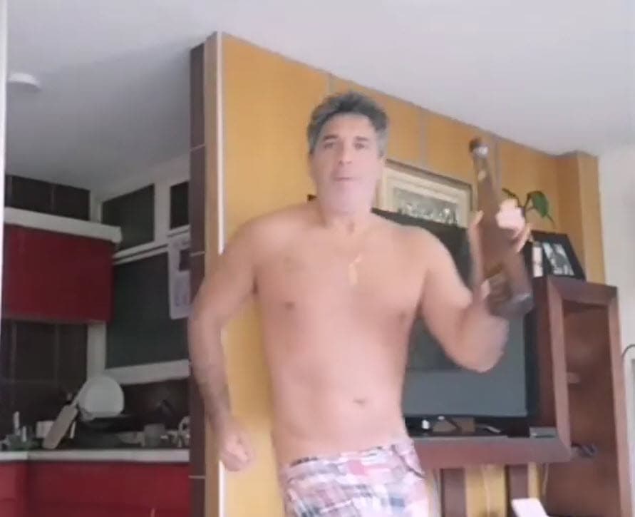 A través de su 
<b><a href="https://www.instagram.com/manninomex69/?hl=es-la" target="_blank">cuenta de Instagram</a></b> se sabe que continúa como productor de teatro. 
<br>