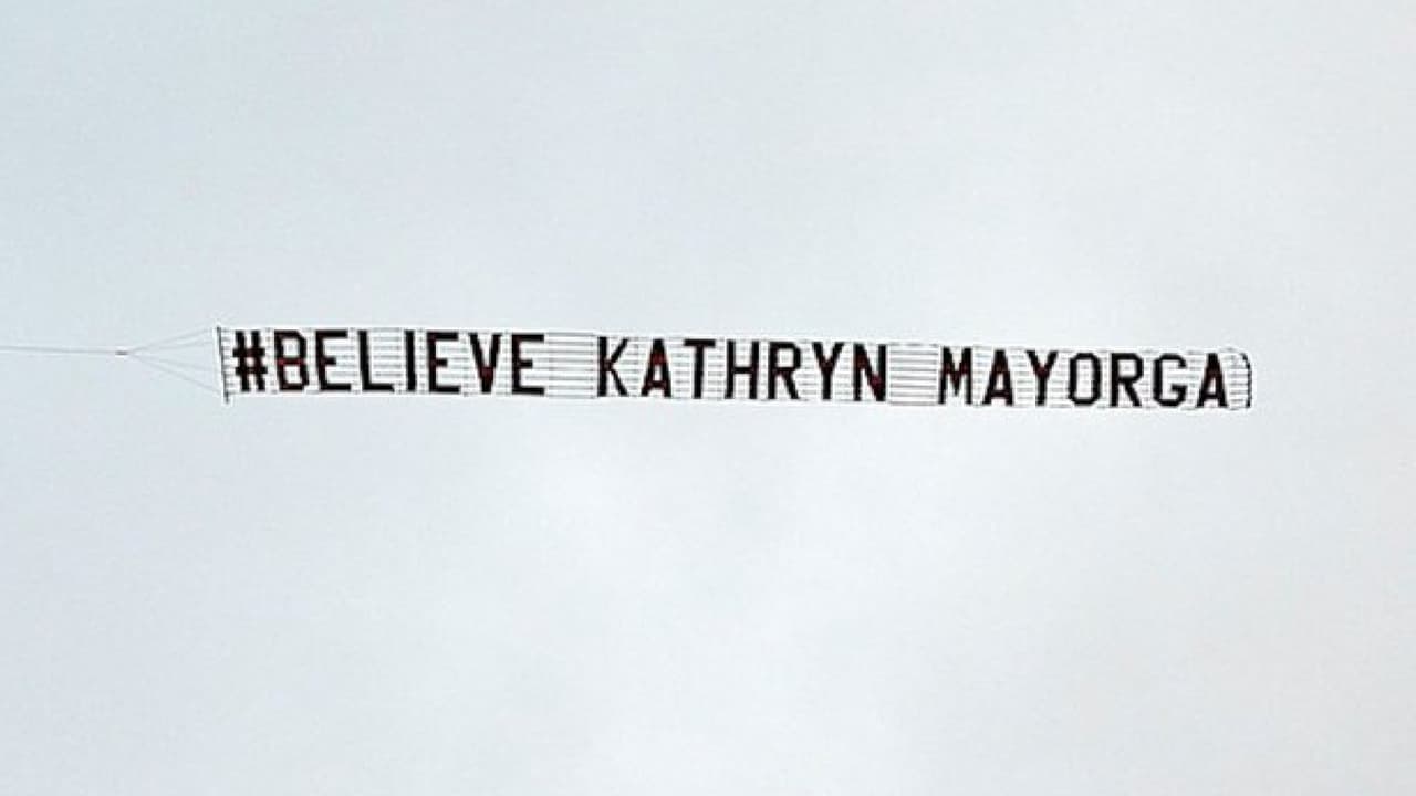 Pancarta contra CR7 sobrevoló Old Trafford por supuesta violación